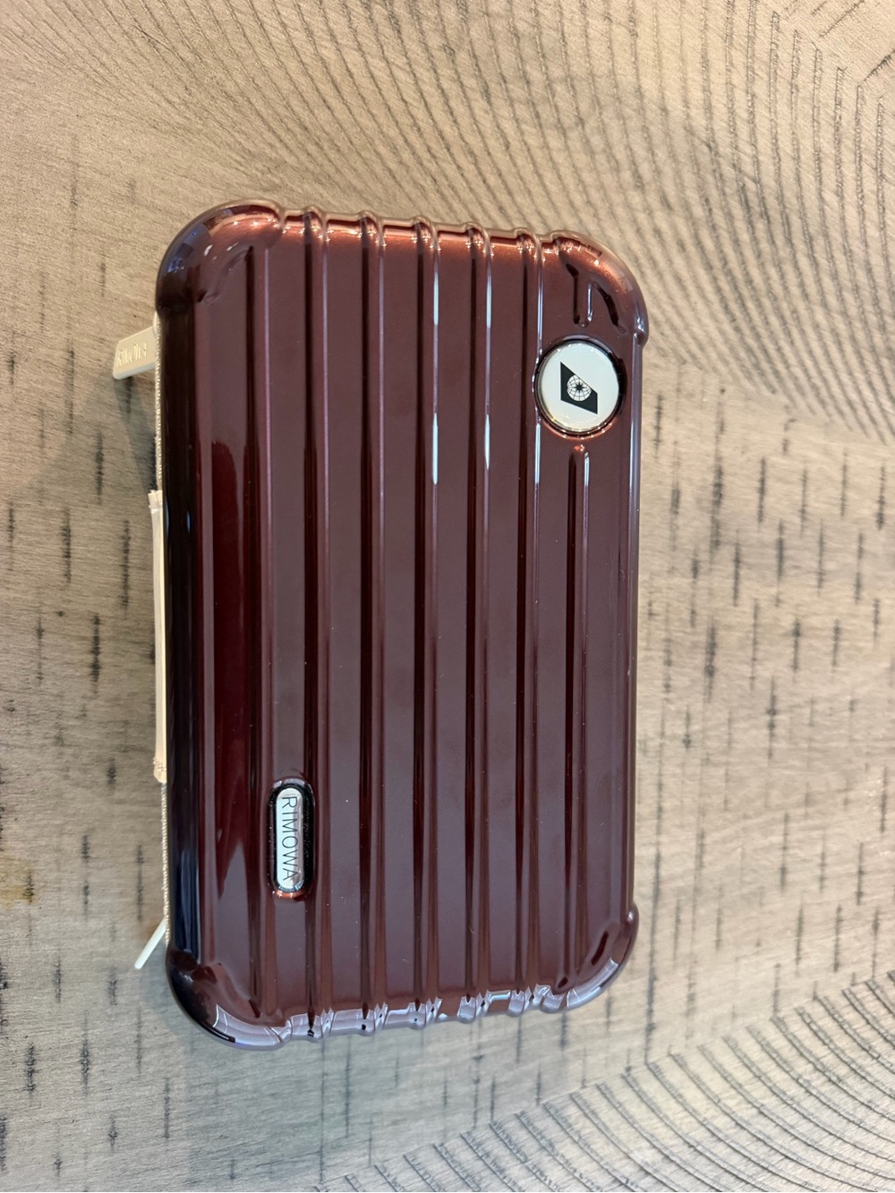 RIMOWA Ribbed Hard-Shell Power Bank - Burgundy